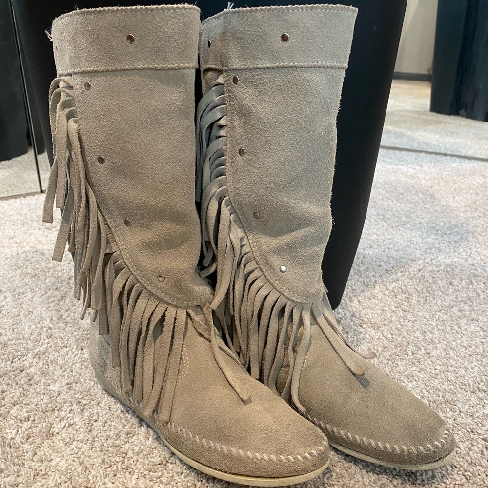 Minnetonka boots, beige suede leather, fringe, gently used like-new, hard sole